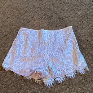 Lace shorts with lining